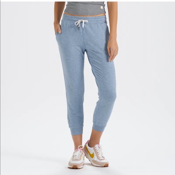 Vuori Performance Jogger in Cloud Heather - Picture 5 of 5